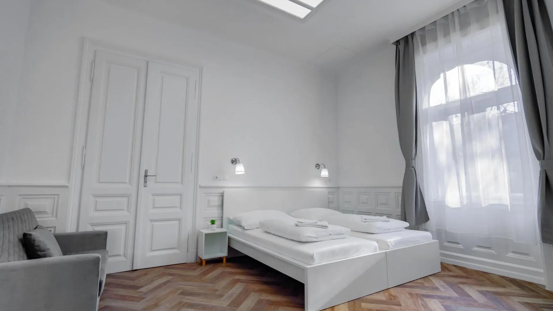 Toni Villa Budapeste