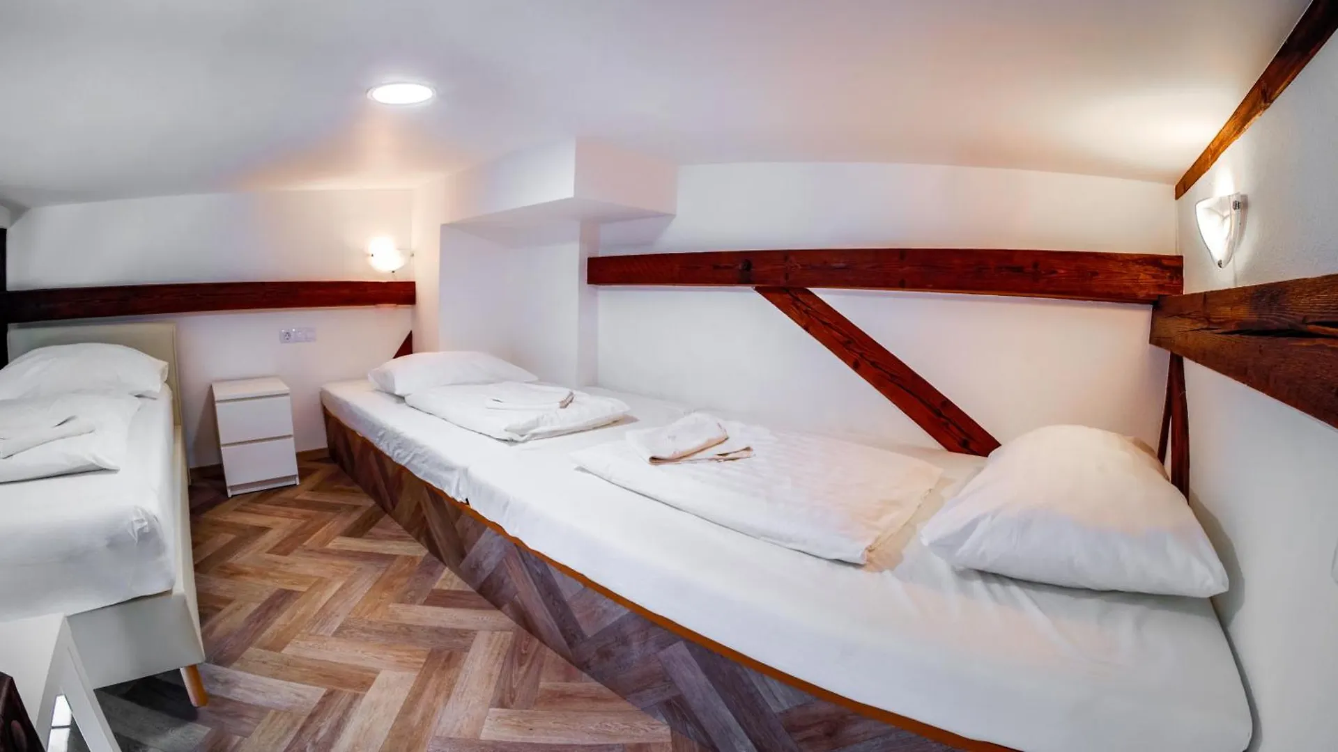 Toni Villa Budapest Hotel